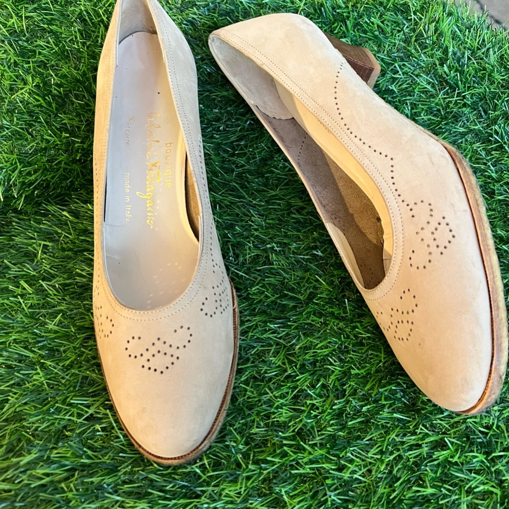 Vintage 80s Salvatore Ferragamo Pumps Heels - Brown Perforated  GUC Size 7.5AA